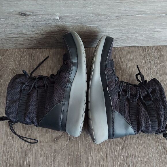 Nike Women’s Roshe Run High Snow Boots 807424-001 Black Pre Owned Size US 6 - Picture 6 of 12
